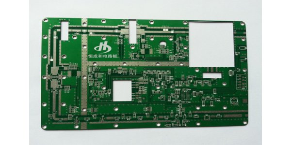 High-frequency PCB features